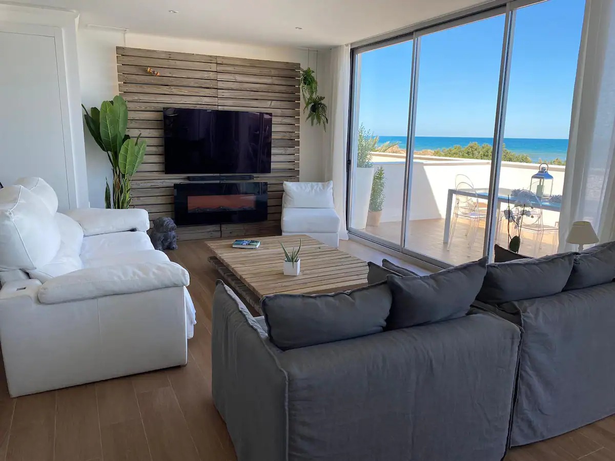 Apartamento entero para parejas y familias en primera línea de la playa de Oliva (valencia). Alquiler por días en airbnb